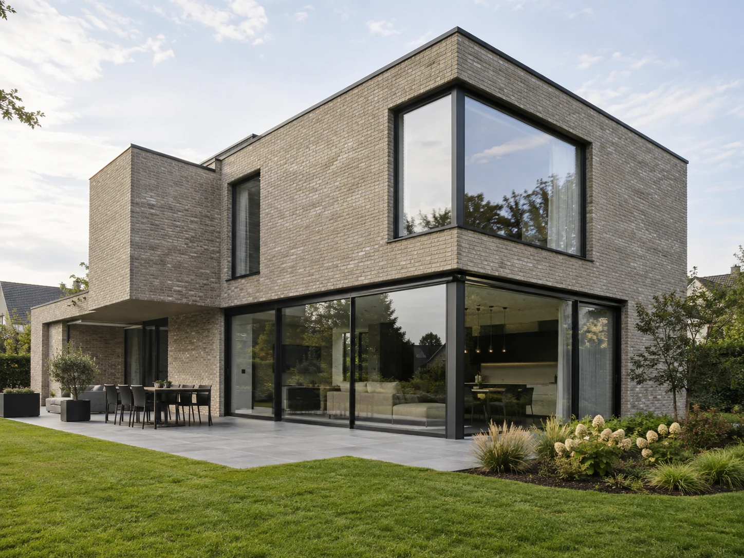 Moderne woning met slanke aluminium ramen