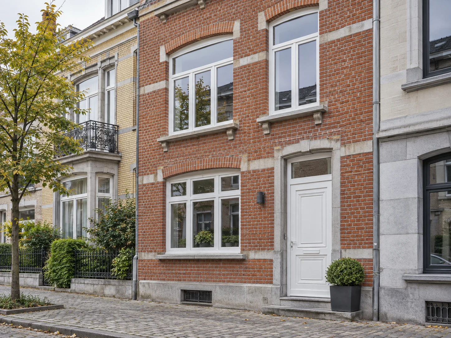 PVC ramen en deur voor een stadsrenovatie in Brussel
